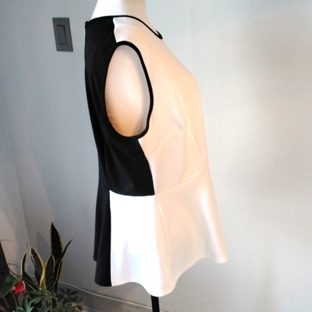 Women's black and white sleeveless top